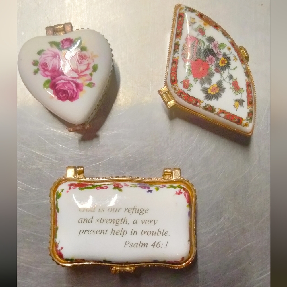 2 Small Vintage Floral Porcelain Trinkets